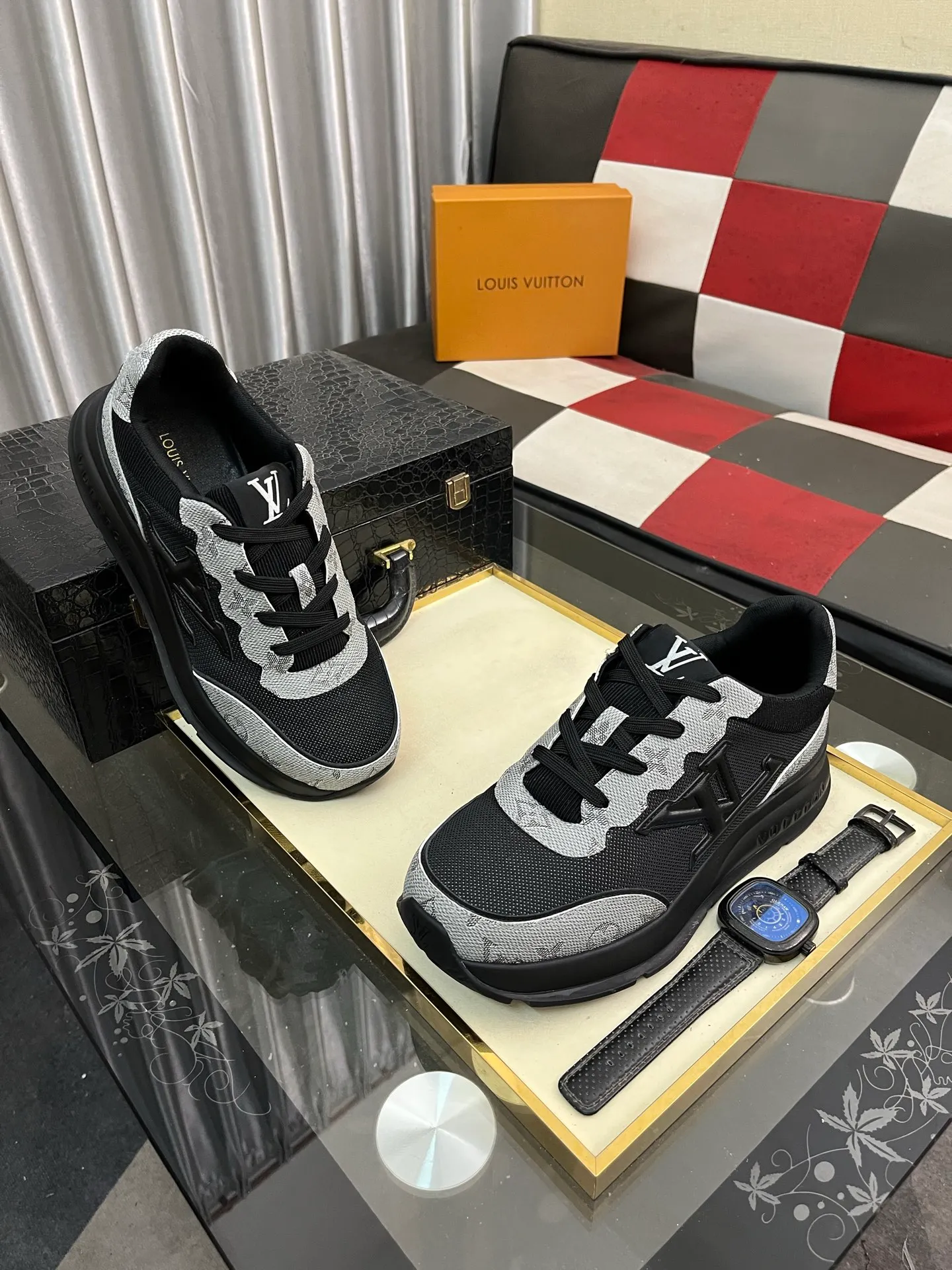 Men's shoes 💰458⌚️⌚️【LOUlS VUlTTON】Louis Vuitton ~ unique and casual style. LV counter purchasing 🏃casual shoes😍😍 are on sale at the men's counter at the same time. Italian imported brands select top-layer Italian cowhide. 🐑Sheepskin lining (refuses to discolor and grind feet) Sole: Original sole specially provided by the original factory 🎬Better in kind Code number: 38-443⃣️Color selection